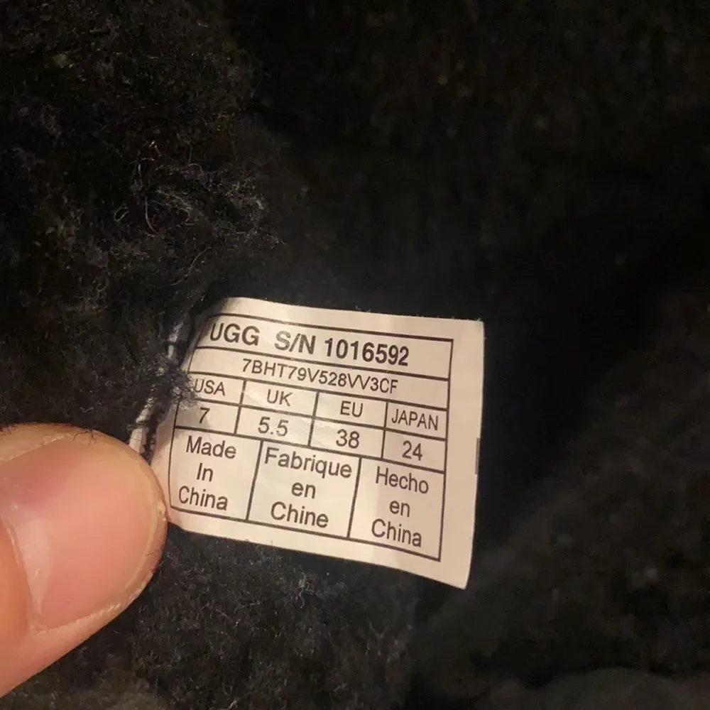 UGG AUSTRALIA: SUMNER BLACK BOOT size 7 . THE IDEAL ACCESSORY TO MINIMALIST GUC